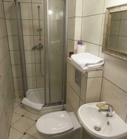 Quarto Triplo Estandar, Dworek Biały Domek