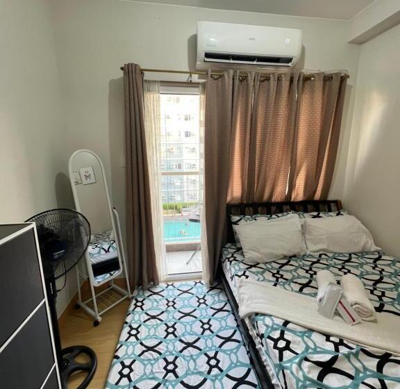 Апартаменты 1 Спальня Вид на Бассейн, Trees Marias Affordable Staycation In Quezon City
