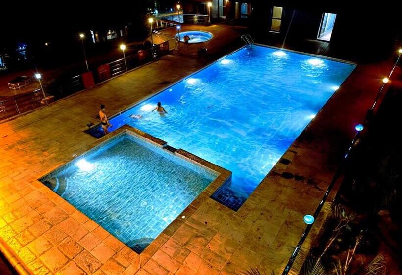 اتاق لوکس با بالکن, River Beach Resort   Trishuli
