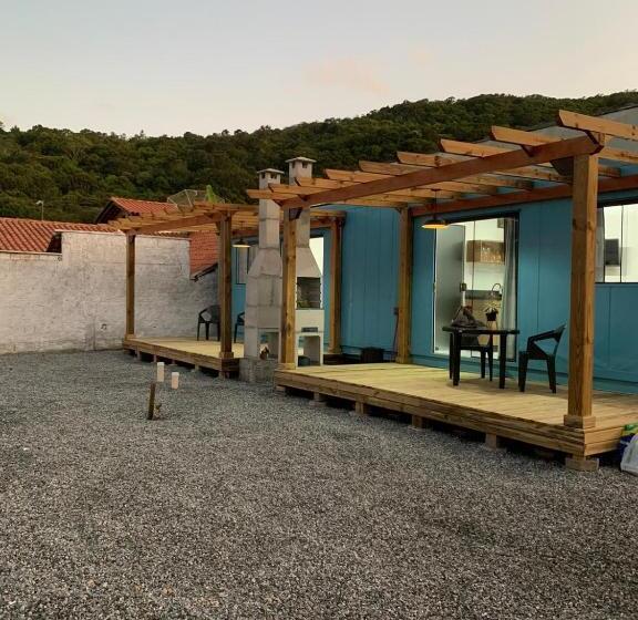 Люкс с Балконом, Container Guest House