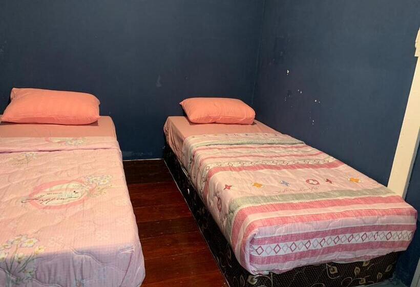اتاق استاندارد با سرویس بهداشتی مشترک, Green Apple Hostel Khaosan
