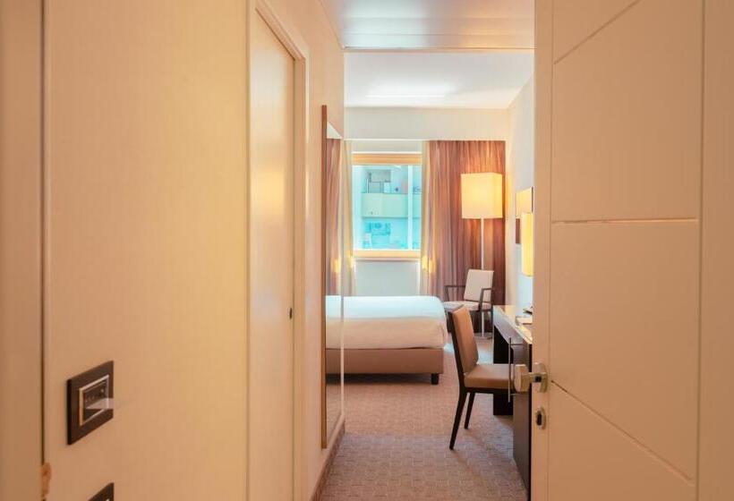 اتاق لوکس, Ariha Hotel Cosenza