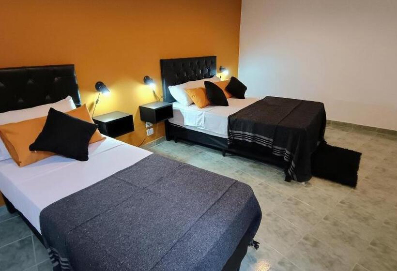 اتاق استاندارد سه تخته با بالکن, Hostería Suites Del Centro