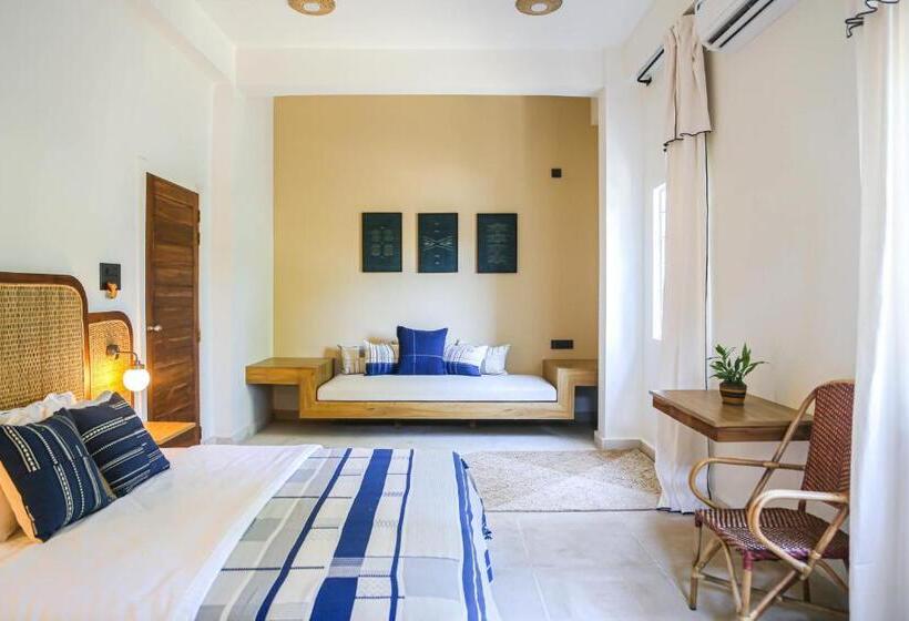 标准间带阳台, Heirloom Guesthouse