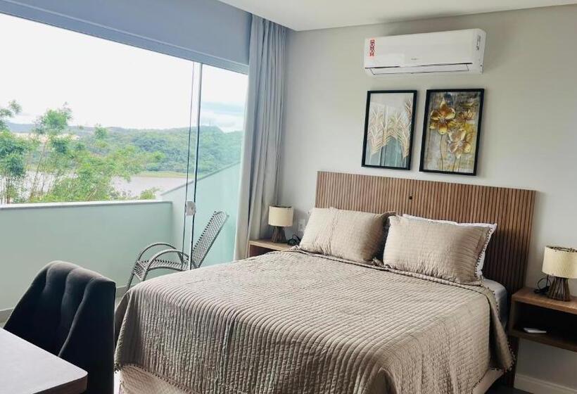 Quarto Deluxe Vista Mar com Sacada, Suítes Costa Do Macacu Garopaba