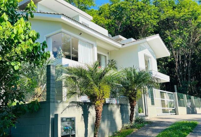 Quarto Deluxe Vista Mar com Sacada, Suítes Costa Do Macacu Garopaba