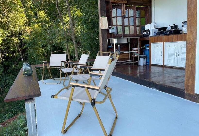 可看到停车场的标准间, บ้านเล็กในป่าใหญ่ At น่าน Little House In The Forest At Nan