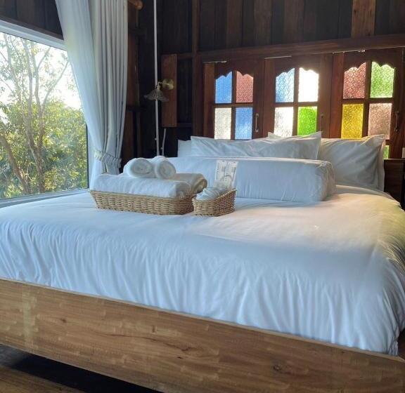 可看到停车场的标准间, บ้านเล็กในป่าใหญ่ At น่าน Little House In The Forest At Nan