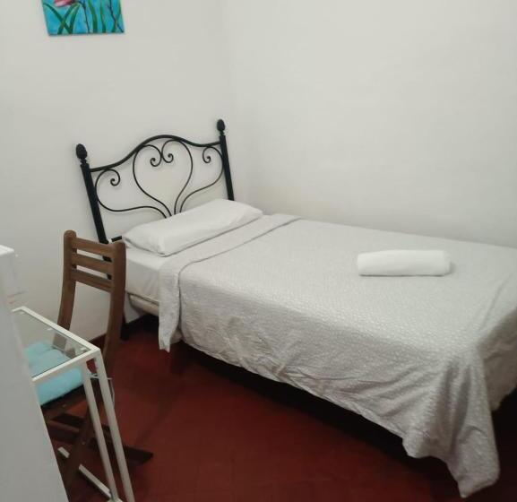 اتاق استاندارد یک تخته با سرویس بهداشتی مشترک, Rubi´s Abode Bcn