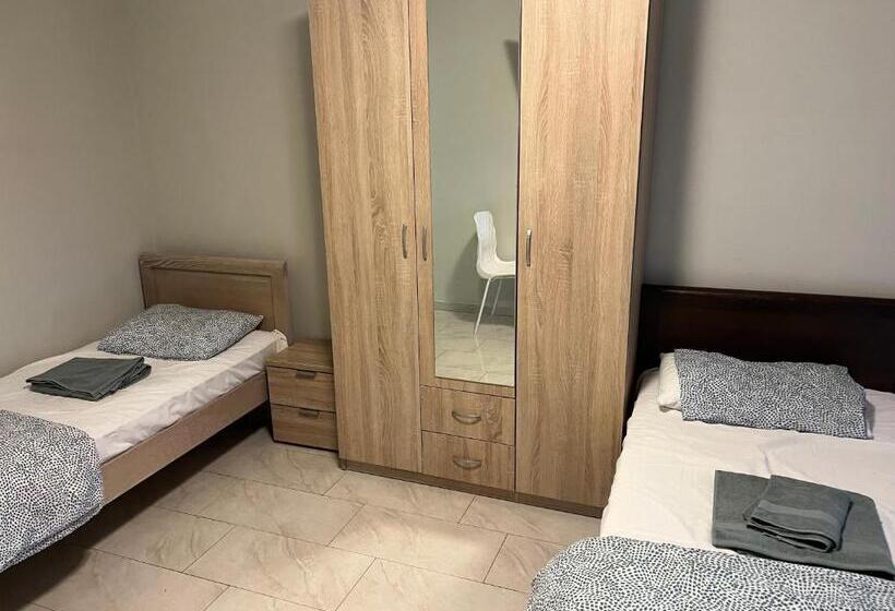 اتاق استاندارد, Blue Mountain Apart