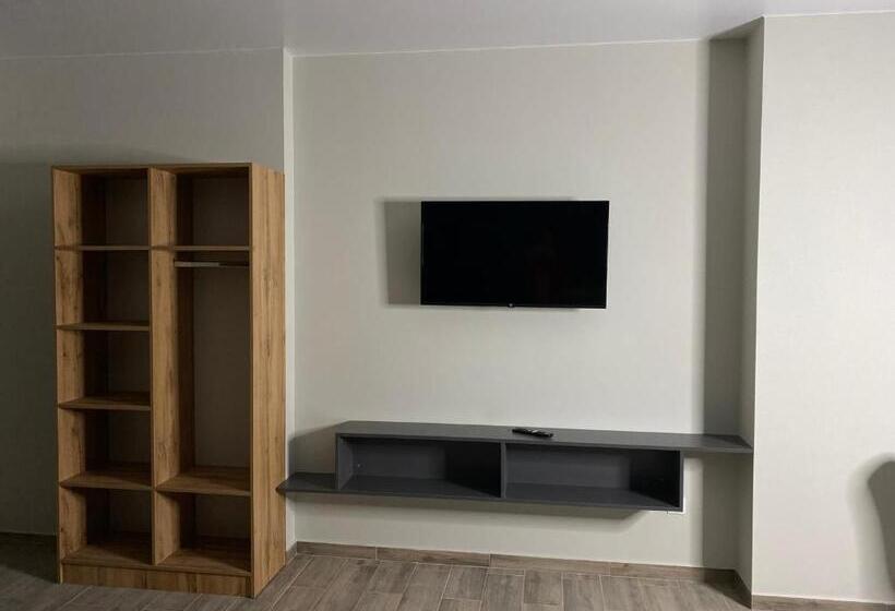 Трехместный Номер Стандарт с Балконом, Family Residence