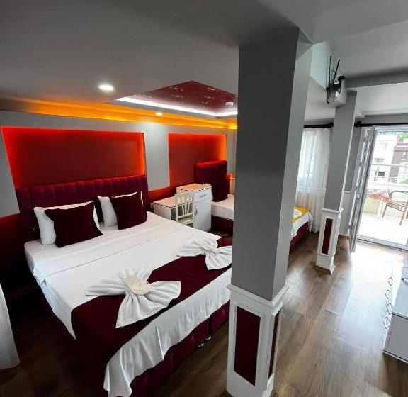 Quarto Quadruple Standart com Varanda, Blue Class Apart