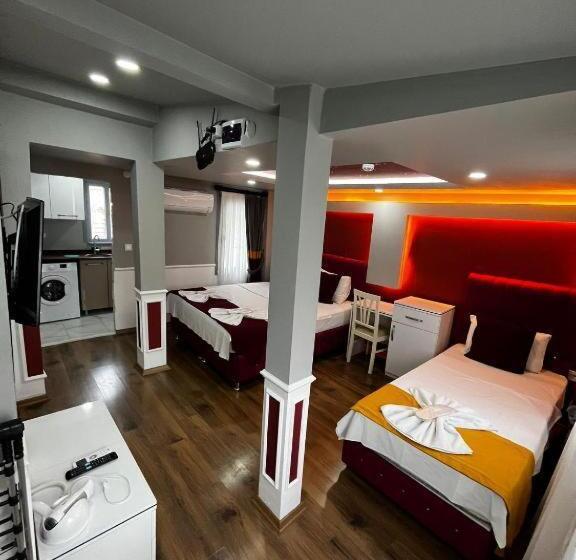 Quarto Quadruple Standart com Varanda, Blue Class Apart