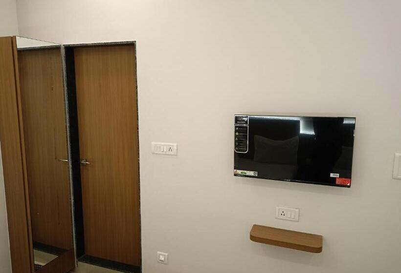 Номер Deluxe, Ritz Vesu   Hotels In Vesu, Surat