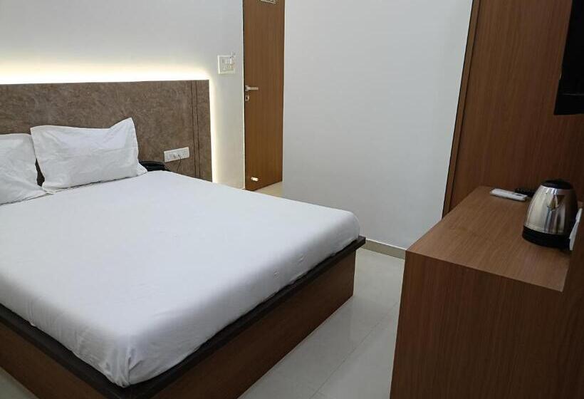 Номер Deluxe, Ritz Vesu   Hotels In Vesu, Surat