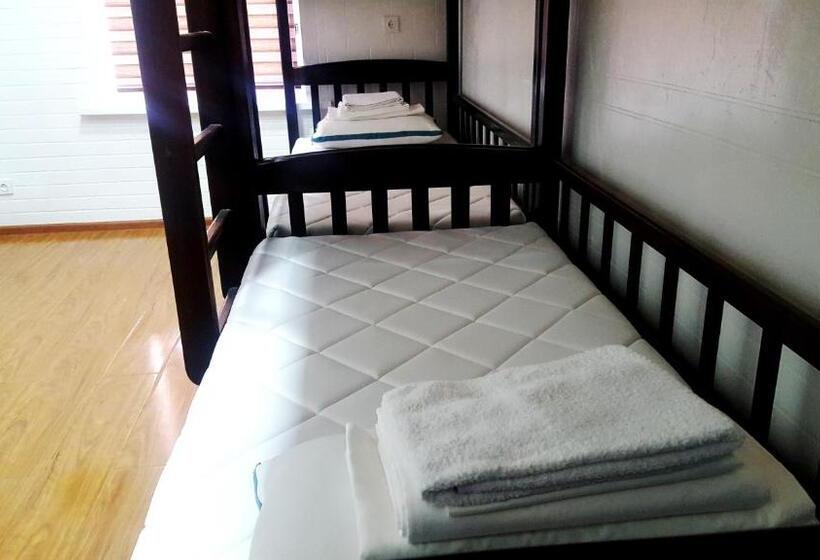 تختخواب در اتاق مشترک, Hostel Bravo