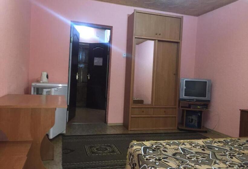 Номер Стандарт Трехместный, At John S