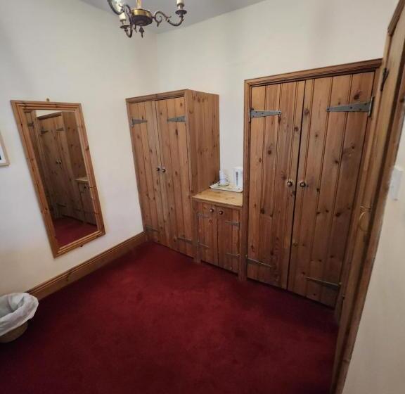 Номер Стандарт, The New Inn
