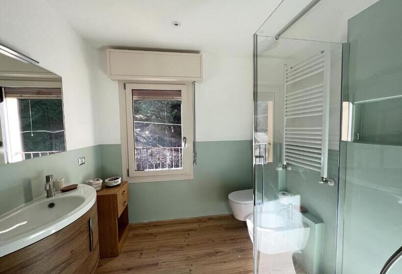 2 Bedroom Apartment with Views, Tirolo