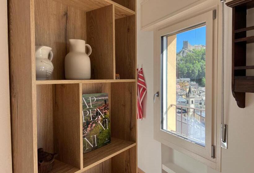 2 Bedroom Apartment with Views, Tirolo