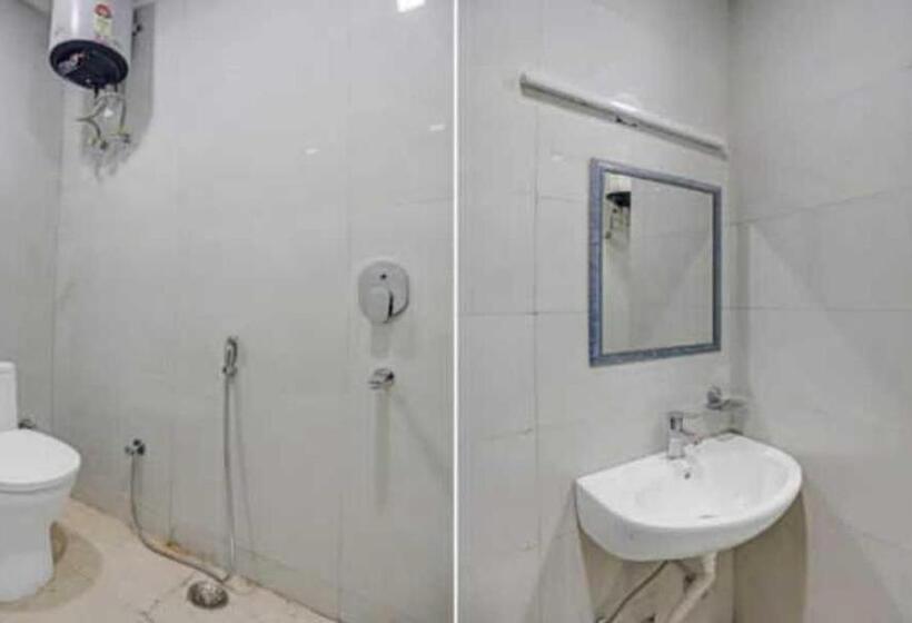 Triple Classic Room, Capital O Paradise Residency  Near Lotus Temple