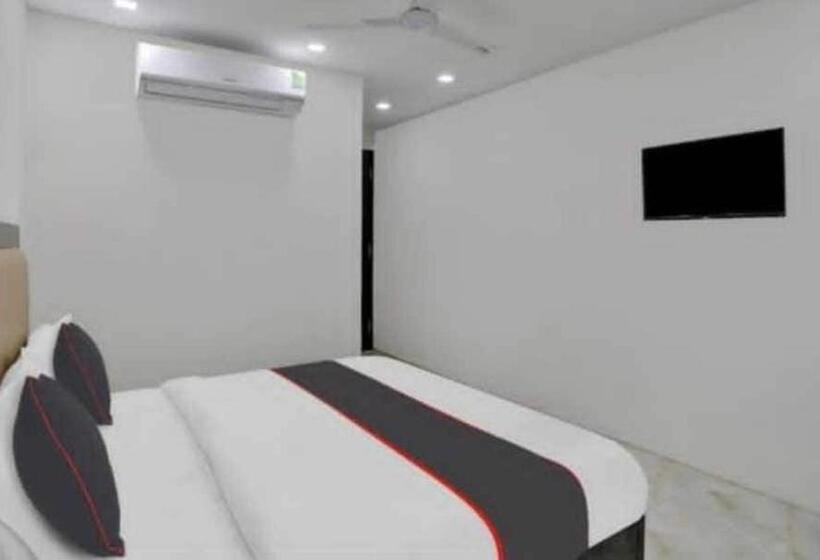 Triple Classic Room, Capital O Paradise Residency  Near Lotus Temple
