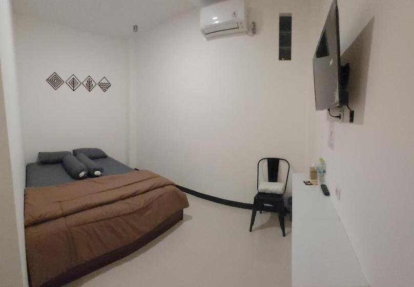 디럭스 룸, Dehills Hotel Luwuk