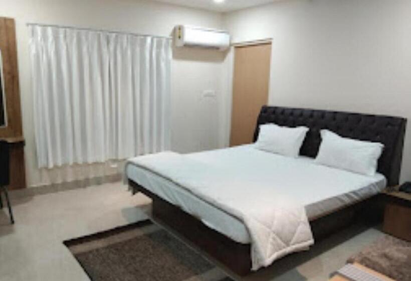 Номер Deluxe, Suramya Bhawanipatna