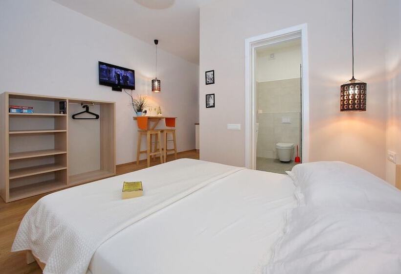 스탠다드 발코니 스튜디오, Guverna New City Accommodation