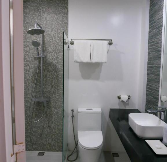 اتاق لوکس با چشم‌انداز استخر, Hava Resort Calatagan