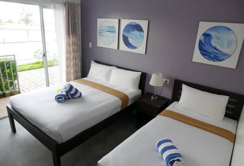 اتاق لوکس با چشم‌انداز استخر, Hava Resort Calatagan