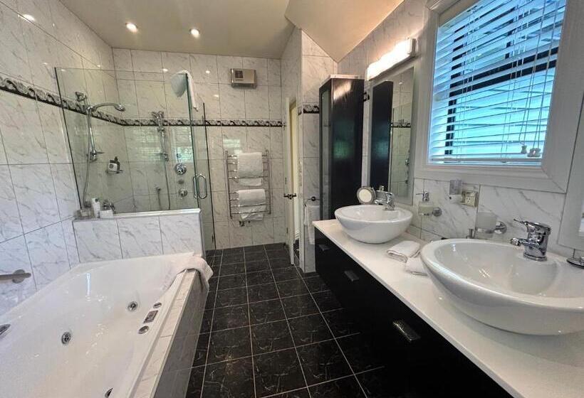 غرفة ديلوكس مزودة بشرفة, Fontainebleau Luxury B&b