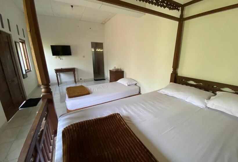 Семейный Номер, Saraswati Traditional Homestay Temanggung Redpartner