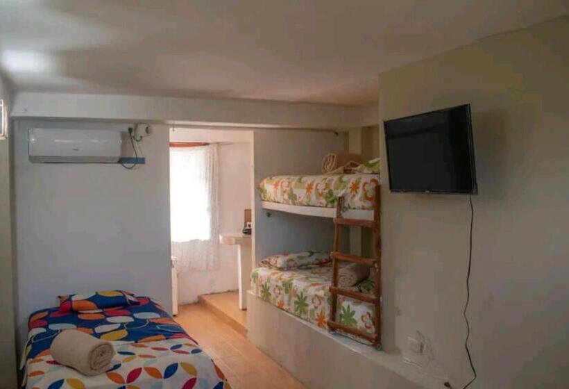 Quarto Familiar, Casa Mañana