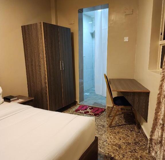 سوییت لوکس, Motel Clavina