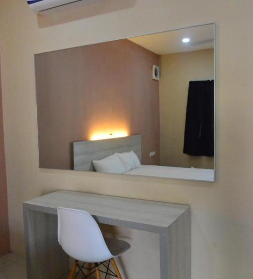 اتاق لوکس با چشم‌انداز استخر, Lavigo Resort