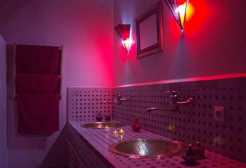 اتاق راحتی سه تخته, Riad Anma