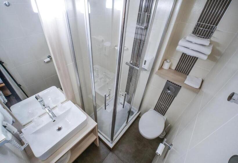 Номер Стандарт Трехместный, Inn Design Resto Novo Vannes