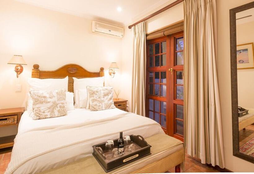 Quarto Estandar, Five Burnham Guest House
