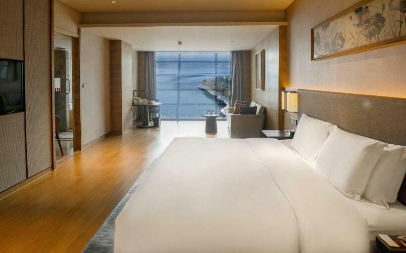 带大床的标准间, Crowne Plaza Hangzhou Thousand Island Lake, An Ihg