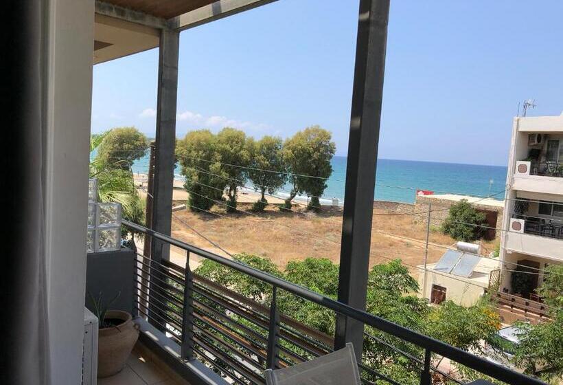 شقة غرفة واحدة, Kleanthi Studios
