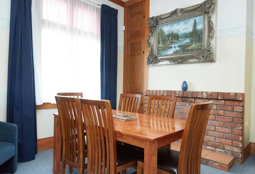 Дом 3 Спальни, Admiral Court Motel & Apartments