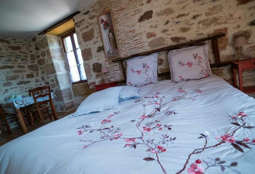 Quarto Triplo Clássico, Ecuries De Saint Maurice  Maison D Hôtes De Gondou