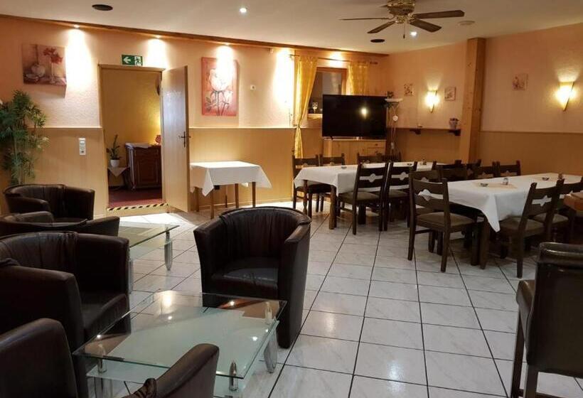 Номер Стандарт с Балконом, Restaurant Christine