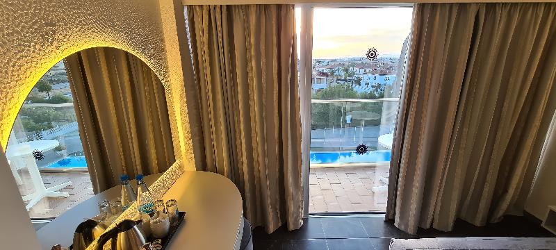سوئیت با تخت بزرگ, Comfort Suites University