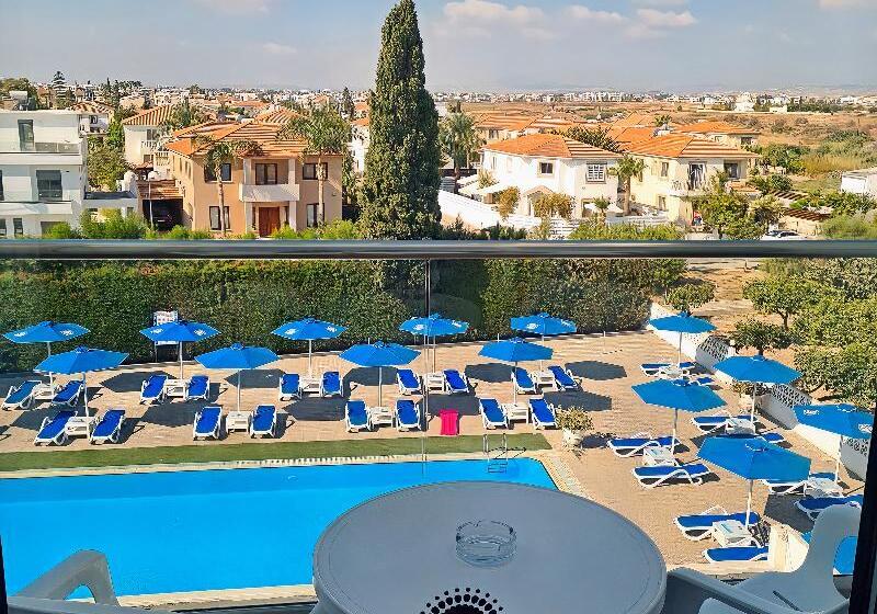 سوئیت با تخت بزرگ, Comfort Suites University
