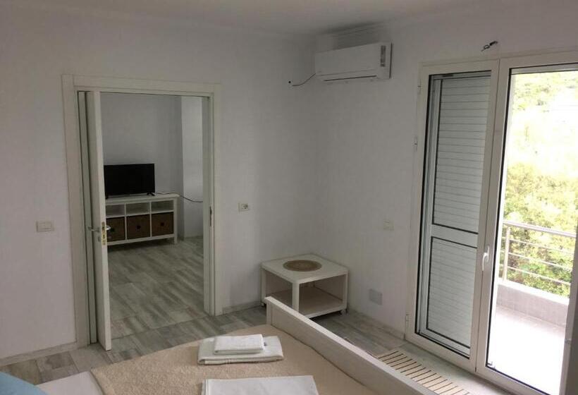 Quarto Familiar Deluxe, Stolis