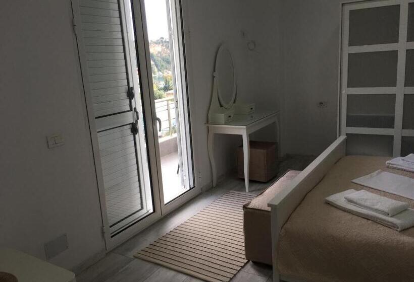 Quarto Familiar Deluxe, Stolis