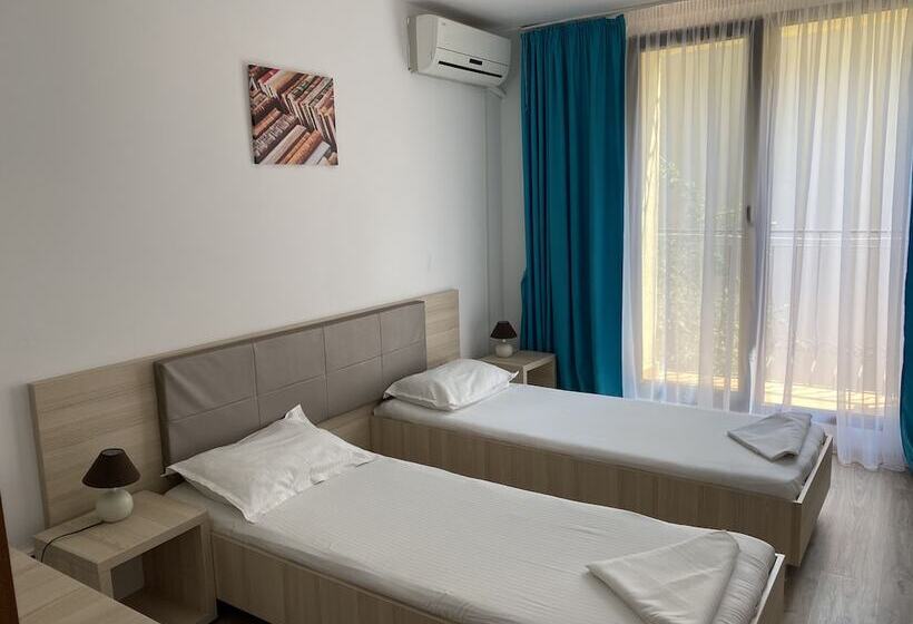 Номер Стандарт, Q Hotel