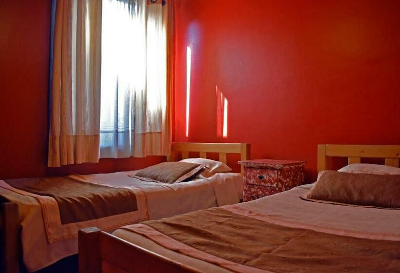 اتاق استاندارد با سرویس بهداشتی مشترک, Landay Hostel